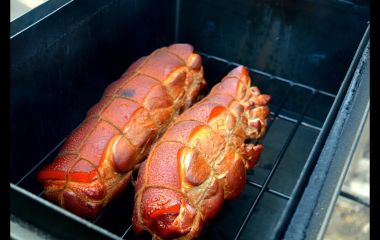 Как закоптить мясо в коптильне горячего копчения?