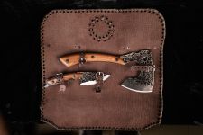 Сумка-смотка из натуральной кожи с топором и ножом