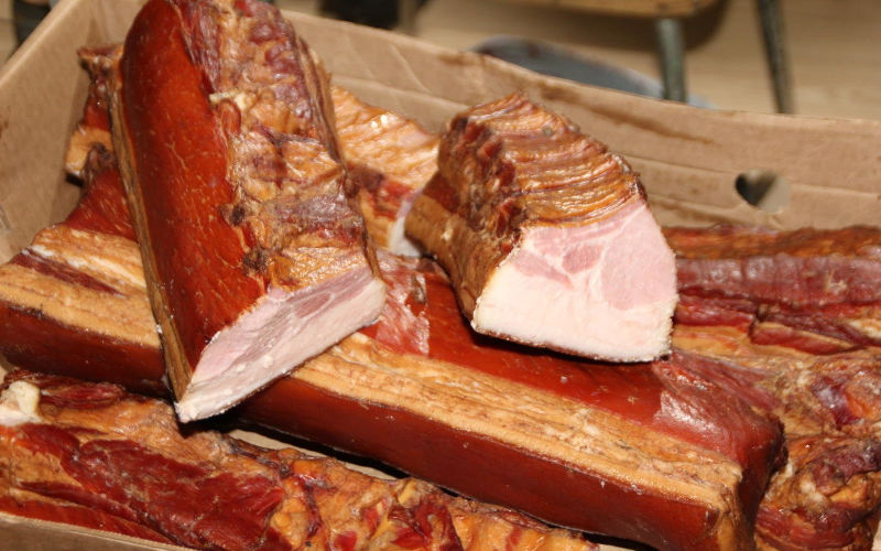 мясо горячего копчения в коптильне